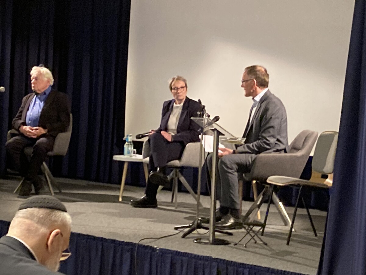 Auf dem Podium diskutieren Wolfgang Benz, Elke Gryglewski und Michael Gander